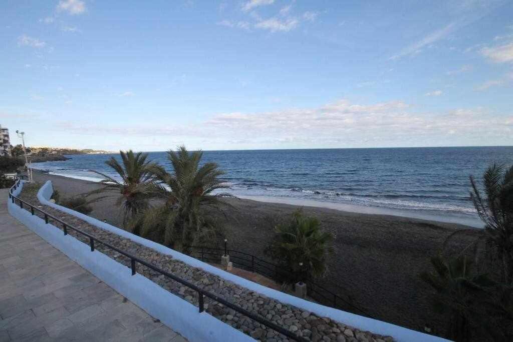 Bonito Apartamento Con Vista Al Mar Playa Del Aguila  المظهر الخارجي الصورة